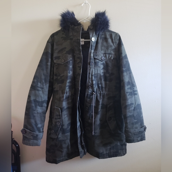 BCBGeneration Jackets & Blazers - BCBGeneration camo winter coat